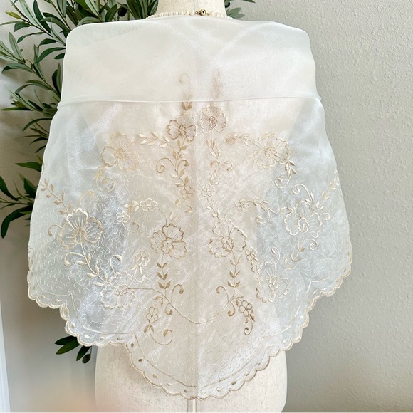 ONE LEFT❣️ Off white Natural Alampay Panuelo with pin - Picture 4 of 4